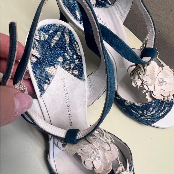 GIOVANNA GRAZZINI MADE IN ITALY Blue and White Stiletto Sandals Floral Design - Picture 3 of 6